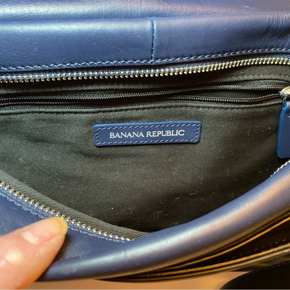 Banana Republic Navy Blue and Black Crossbody MessengerLeather bag. 17 inch drop - Picture 13 of 15